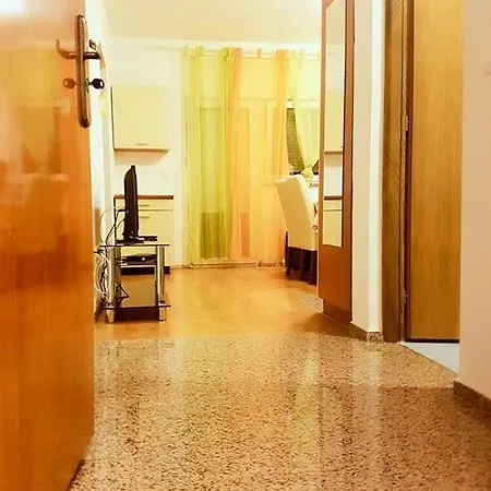 Renic Apartment *