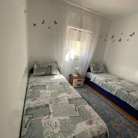 Renic Apartment *